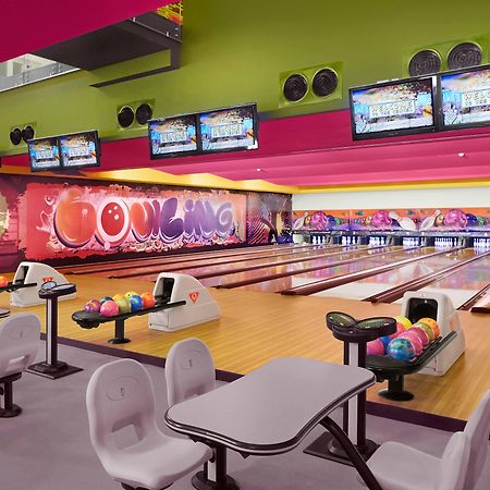 Banana Island Resort Doha By Anantara Esterno foto A typical bowling alley