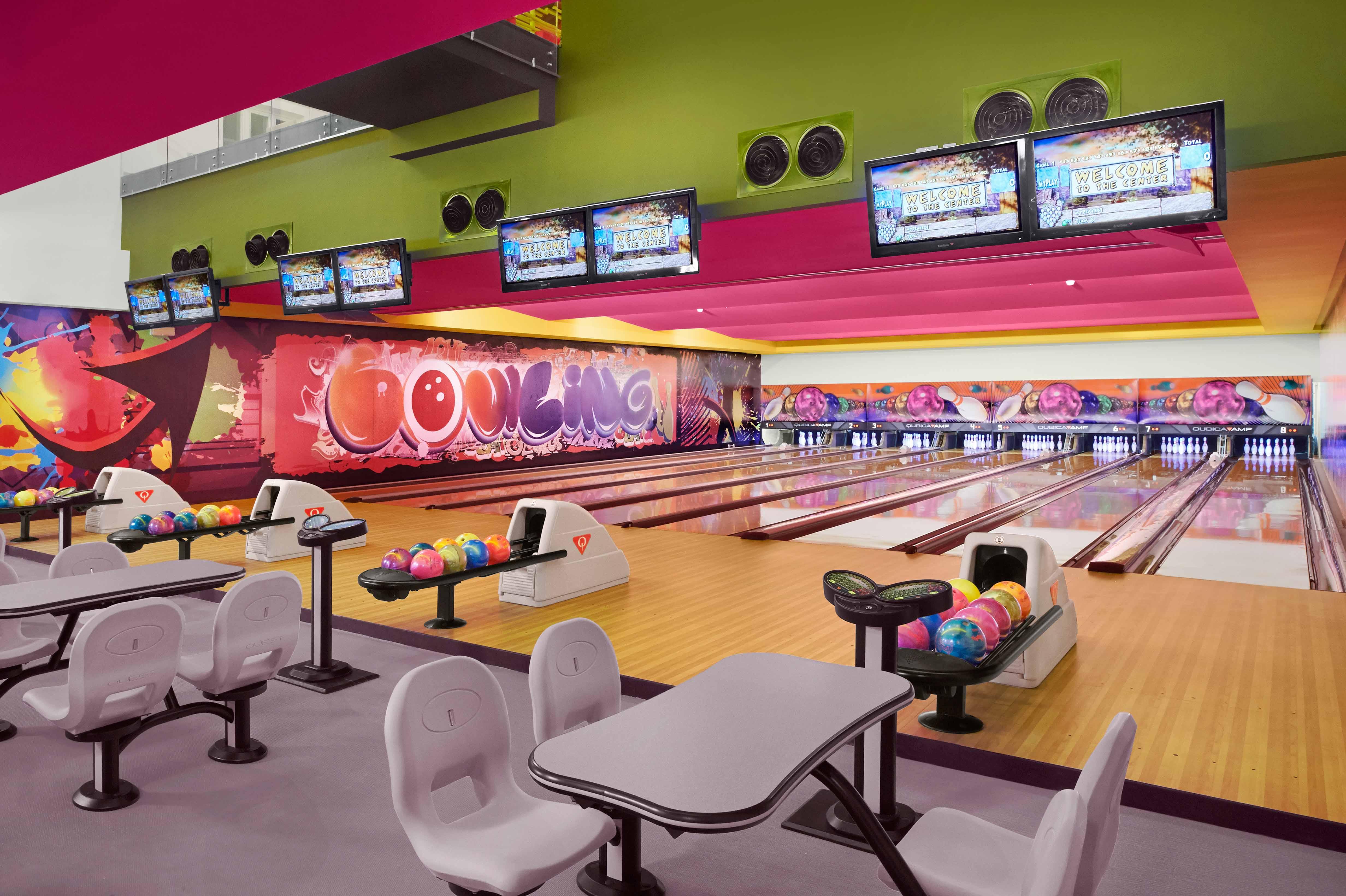 Banana Island Resort Doha By Anantara Esterno foto A typical bowling alley