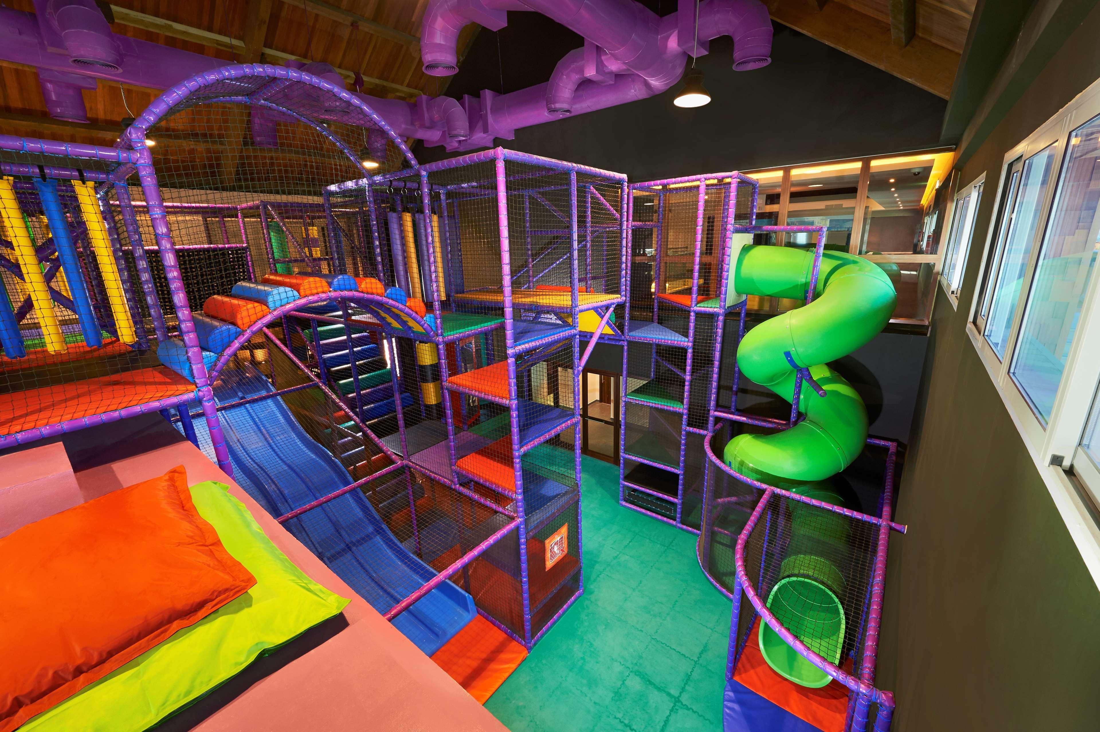 Banana Island Resort Doha By Anantara Esterno foto An indoor playground
