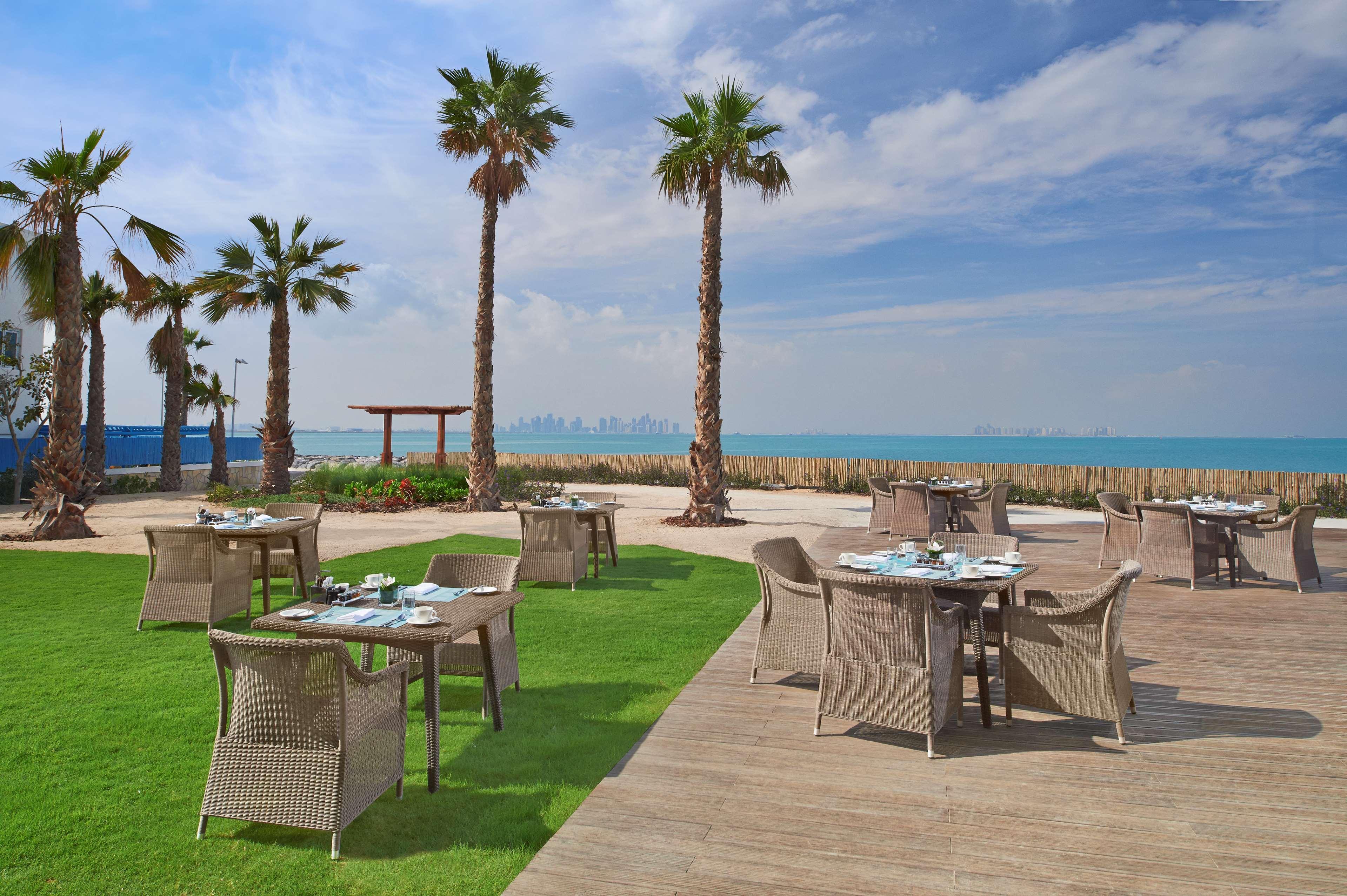 Banana Island Resort Doha By Anantara Esterno foto The Beach at Jumeirah at Etihad Towers