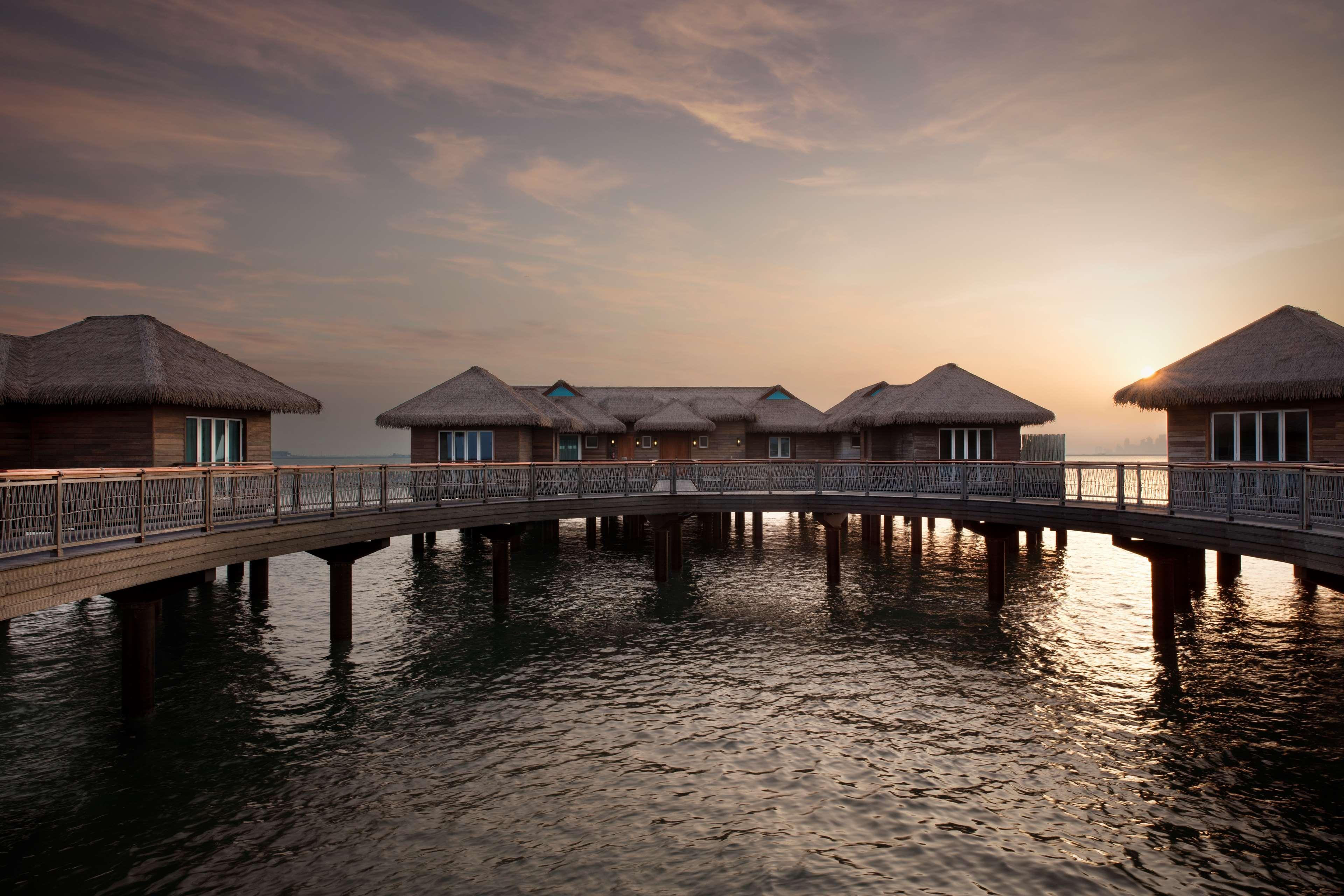Banana Island Resort Doha By Anantara Esterno foto Sunset at the resort