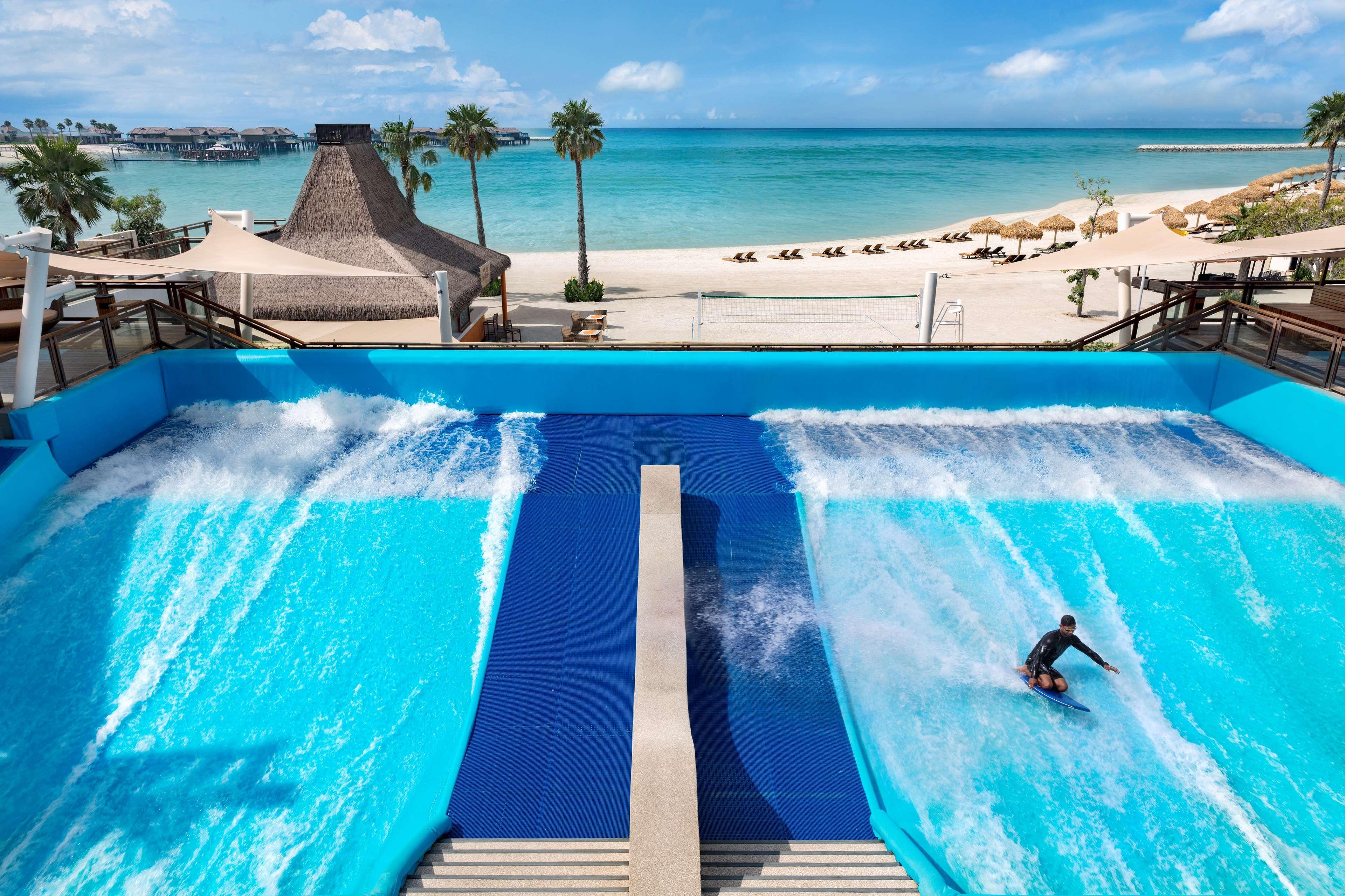 Banana Island Resort Doha By Anantara Esterno foto The FlowRider at the Hard Rock Hotel