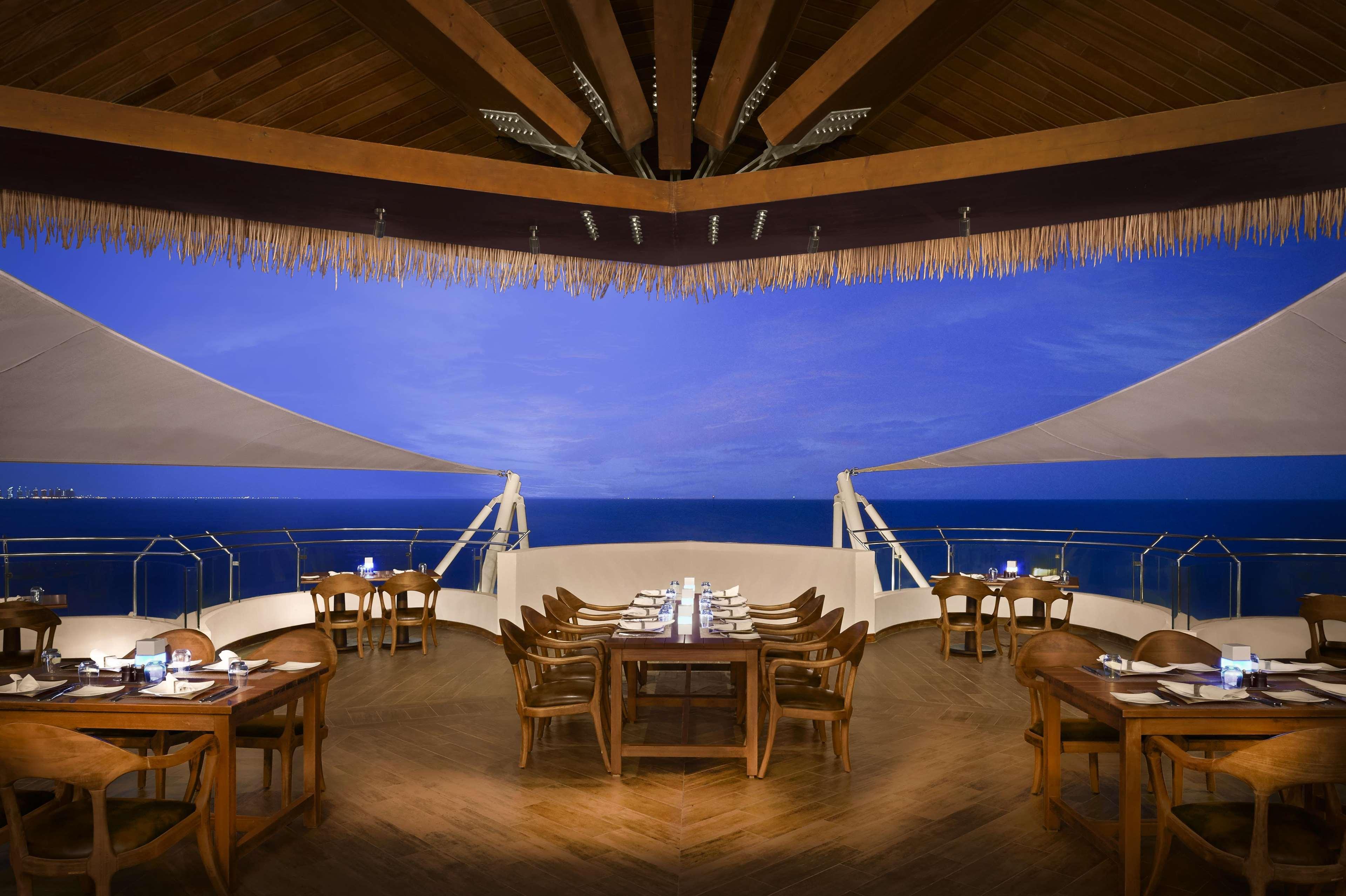 Banana Island Resort Doha By Anantara Esterno foto The Deck