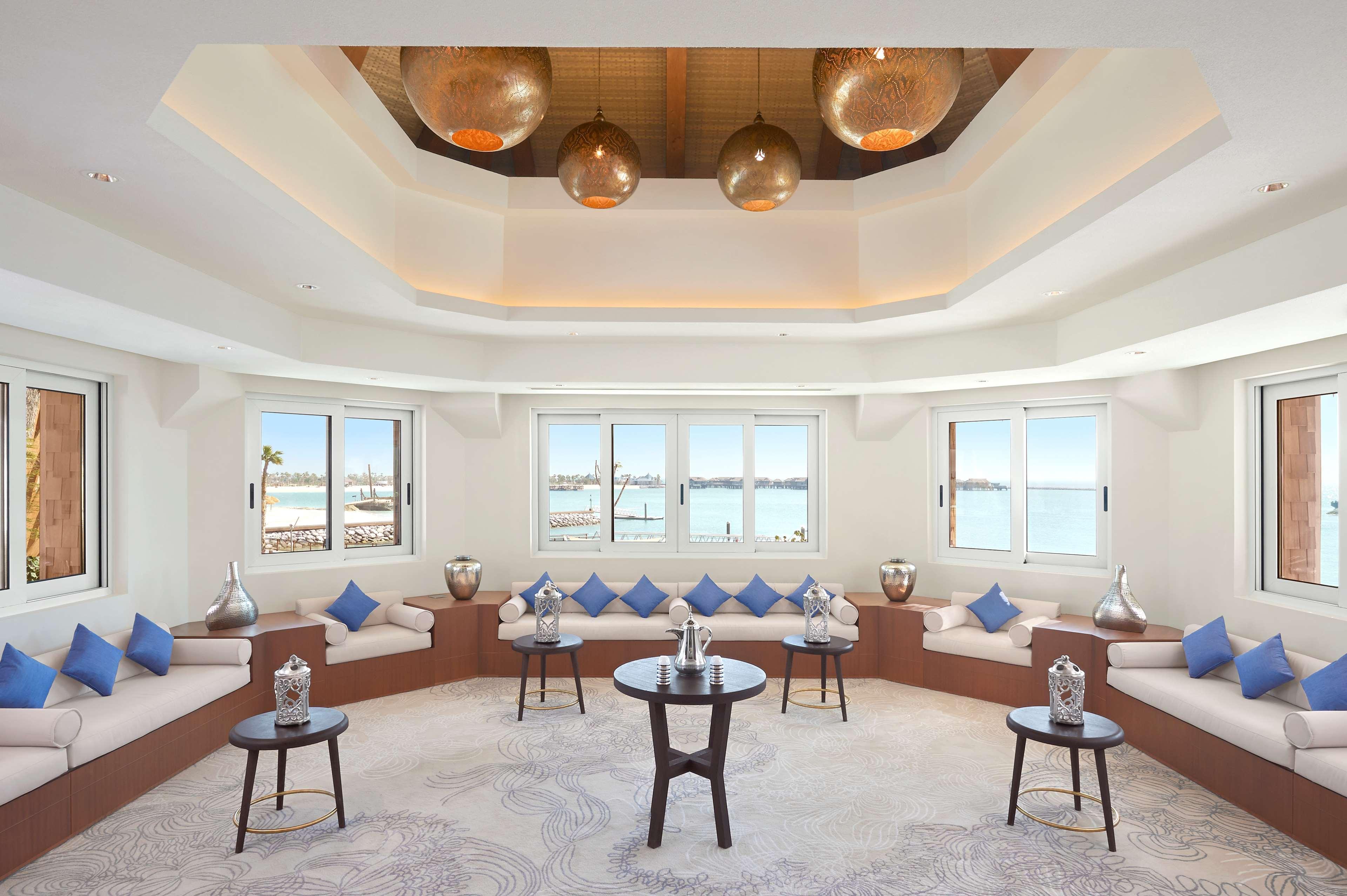 Banana Island Resort Doha By Anantara Esterno foto The lounge at the airport